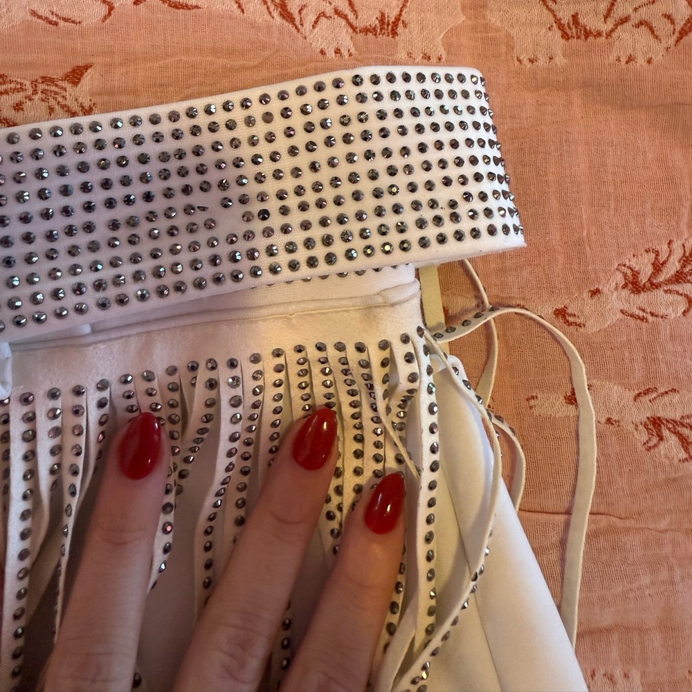 White Fringe Mini Skirt with Belt - Picture 8 of 10